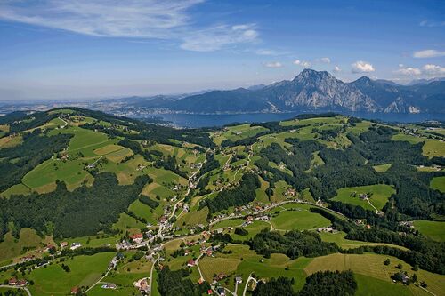 Luftaufnahme mit Blick auf den Traunsee