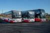 Drei neue Regionalbusse parken nebeneinander