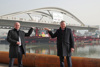 Vizebürgermeister DI Markus Hein und Landesrat Mag. Günther Steinkellner, im Hintergrund ein Brückenteil
