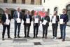 Landtagspräsident Max Hiegelsberger (Mitte) präsentierte gemeinsam mit MFG-Klubobmann Manuel Krautgartner, ÖVP-Klubobmann Dr. Christian Dörfel, FPÖ-Klubobmann Herwig Mahr, SPÖ-Klubobmann Mag. Michael Lindner, Grüne Klubobmann Severin Mayr und NEOS-Klubobmann Mag. Felix Eypeltauer den Verhaltenskodex des Oö. Landtages.