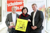 Foto vom Februar 2020 – v.l.: Mag. (FH) Ferdinand Herndler (GF Schuldnerhilfe OÖ), Sozial-Landesrätin Birgit Gerstorfer, Mag. Thomas Berghuber (GF Schuldnerberatung OÖ)