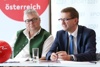 v.l.: Horst Dilly (Hotel Dilly, Windischgarsten) und Wirtschafts- und Sport-Landesrat Markus Achleitner
