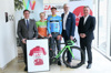 v.l.: Dr. Andreas RABL, Bürgermeister der Stadt Wels, Dominik HRINKOW (Team Hrinkow Advarics Cycleang), Florian KIERNER (Felbermayr Simplon Wels), Sportreferent LH-Stv. Dr. Michael STRUGL und Tourdirektor Franz STEINBERGER