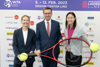 V.l.: Sandra Reichel (Turnierdirektorin Upper Austria Ladies Linz), Wirtschafts- und Sport-Landesrat Markus Achleitner und Marion Maruska (ÖTV-Sportkoordinatorin, Team-Kapitänin Billie Jean King Cup) stehen nebeneinander.