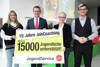 Wirtschafts-Landesrat Markus Achleitner und Mag.a Doris Hummer, Präsidentin der Wirtschaftskammer OÖ, mit zwei erfolgreichen Absolventen des JobCoachings: Kerstin Reslhuber und Mason Bernhauser. V.l.: Kerstin Reslhuber, Wirtschafts-Landesrat Markus Achleitner, Mag.a Doris Hummer, Präsidentin der Wirtschaftskammer OÖ, und Mason Bernhauser