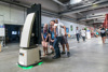 Besucher/innen können am Europäischen Forum Alpbach mit dem fahrerlosen Transportfahrzeug SALLY für die Industrie 4.0 interagieren. Das Bild zeigt SALLY bei ihrem Auftritt am Ars Electronica Festival 2016