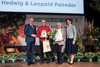 Landeshauptmann Thomas Stelzer und Agrar-Landesrätin Michaela Langer-Weninger mit den Preisträger/innen der Gartentrophy 2022. 