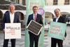 Robert Schneider, Geschäftsführer der Messe Wels GmbH, Wirtschafts- und Energie-Landesrat Markus Achleitner und Gerhard Dell, Geschäftsführer OÖ. Energiesparverband, mit Plakaten und Sujets zur Energiesparmesse.