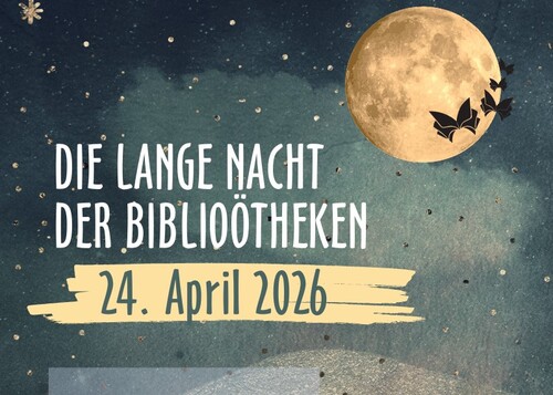 Grafik mit dunkelblauem Nachthimmel, Sternen und großem Vollmond; daneben fliegen schwarze Fledermaus-Silhouetten. In großer weißer Schrift steht: „Die Lange Nacht der Bibliotheken“, darunter auf einem hellen Pinselstrich: „24. April 2026“.