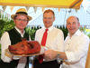 Franz Grillmaier (Grillys Kräuterferkel), LH Thomas Stelzer, LR Max Hiegelsberger