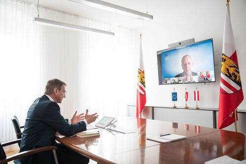 Landeshauptmann Mag. Thomas Stelzer beim heutigen OÖ. Sozialpartnergipfel, der in Form einer Videokonferenz stattgefunden hat.