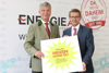 Seit gestern gilt in Oberösterreich ein Ölheizungsverbot im Neubau: Wirtschafts- und Energie-Landesrat Markus Achleitner (r.) und DDr. Werner Steinecker (l.), Generaldirektor der Energie AG, präsentierten heute neue Anreize für den Ausstieg aus dem Heizen mit Öl.