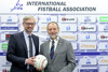 v.l.: Wirtschafts- und Sport-Landesrat Dr. Michael Strugl und Karl Weiß (Präsident Internationaler Faustball-Verband IFA)