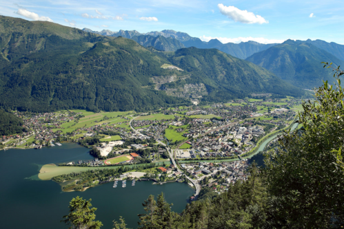 Luftaufnahme Traunsee mit der Ortschaft Ebensee