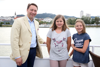 Landeshauptmann-Stellvertreter Dr. Manfred Haimbuchner mit zwei Kinder