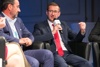 v.l: Andreas Berger, Senior Vice President HR, Rosenbauer International AG und Wirtschafts-Landesrat Markus Achleitner diskutieren am Podium über die Attraktivität des Standortes Oberösterreich für internationale Fachkräfte