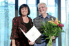 Sozial-Landesrätin Birgit Gerstorfer überreichte die Humanitätsmedaille des Landes OÖ an Prof.in Elisabeth Braun