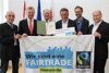 v.l.: Vzbgm. Johann Zachhuber, LH Thomas Stelzer, Bgm. Bernhard Ruf, LR Rudi Anschober, Norbert Rainer (Regionalstellenleiter vom Klimabündnis Oberösterreich) und Hartwig Kirner (Geschäftsführer FAIRTRADE Österreich)