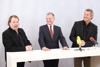Intendant Hermann Schneider, Landeshauptmann Thomas Stelzer und Chefdirigent Markus Poschner (v.l.:) bei der heutigen Pressekonferenz
