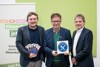 v.l.: Mag. Martin Zwicker (Volkshilfe Oberösterreich), Umwelt-Landesrat Rudi Anschober, Gerhard Paulik (ETECH GmbH Linz)