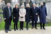 Bischof Dr. Manfred Scheuer, Vizebürgermeisterin von Linz Karin Hörzing, Präsidentin der Israelitischen Kultusgemeinde Linz Charlotte Herman, LH-Stv.in Christine Haberlander, Nationalratspräsident Wolfgang Sobotka, Oberrabbiner Jaron Engelmayer stehen am Friedhof