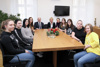 Landesrat Max Hiegelsberger mit Direktorin Ing. Ursula Forstner und Renate Pernsteiner, BEd (von links) mit den Schülerinnen der LWBFS Kleinraming