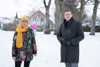 Landtagsabgeordnete Stadträtin Ulli Schwarz und Landesrat Stefan Kaineder bei einem Spaziergang im verschneiten Park der Villa Sinnenreich in Rohrbach-Berg