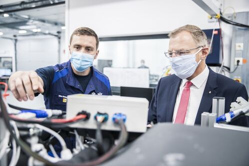 LH Stelzer im Dieselmotoren Entwicklungszentrum im BMW Group Werk Steyr.