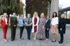 Eine Gruppe von neun Frauen, unter ihnen Landeshauptmann-Stellvertreterin Mag.a Christine Haberlander, steht in einem Park
