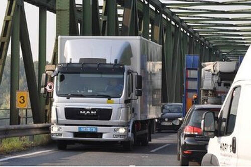 Donau-Brücke Mauthausen, Fahrzeuge