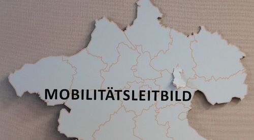 Landkarte mit der Aufschrift „Mobilitätsleitbild“