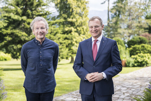 Landeshauptmann Thomas Stelzer gratuliert Franz Welser-Möst zu seinem 60. Geburtstag