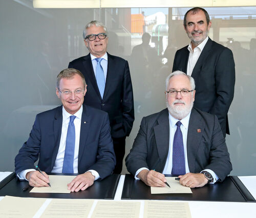 v.li.: Landeshauptmann Mag. Thomas Stelzer, Dr. Wolfgang Eder (CEO voestalpine), EU-Energiekommissar Miguel Arias Cañete und DI Josef Plank (Generalsekretär des BMNT)