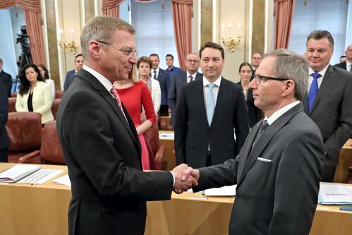 Landesrat Wolfgang Klinger bei der Angelobung durch Landeshauptmann Thomas Stelzer