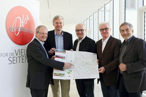 Mag. Karl Pramendorfer (Geschäftsführer Oberösterreich Tourismus), Wirtschafts-Landesrat Dr. Michael Strugl, Robert Seeber (Spartenobmann Tourismus & Freizeitwirtschaft, WKOÖ), Manfred Grubauer (Fachgruppenobmann Sport- und Freizeitbetriebe, WKOÖ) und Dr.