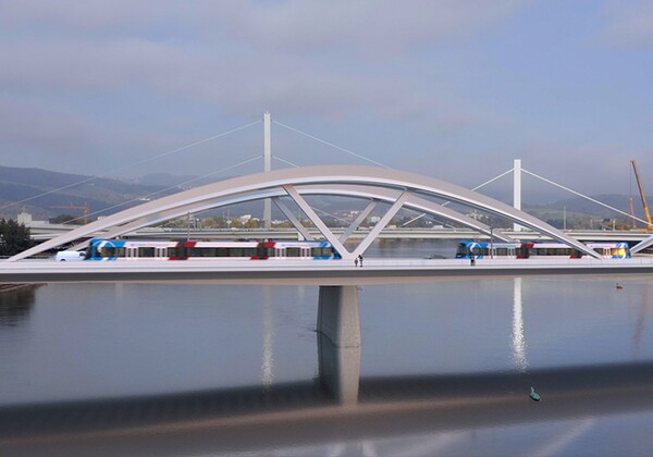 Tram Train auf der Neuen Eisenbahnbrücke