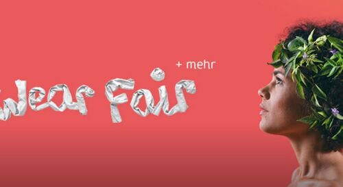 Frauenkopf im Profil mit eingeflochtenen Pflanzen in den Locken und den Schriftzug wear Fair und mehr