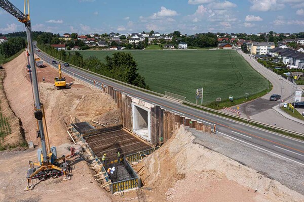 Halbseitiger Neubau der Unterführung unter der B122