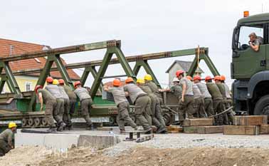 Bundesheer errichtet Behelfsbrücke