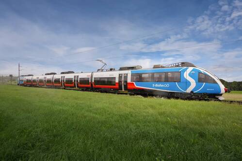 S-Bahn Garnitur mit Branding S-Bahn OÖ