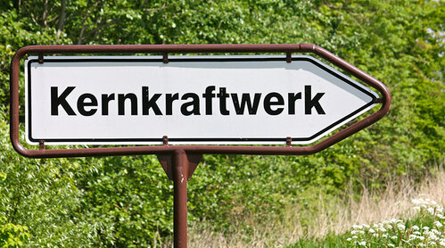 Schild mit der Aufschrift Kernkraftwerk