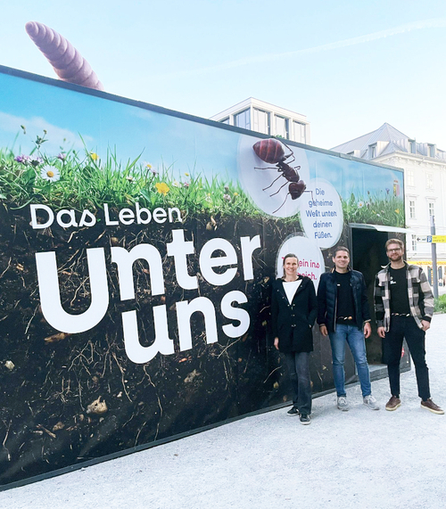 Das Bodenteam der Abteilung Umweltschutz vor dem Bodencubus