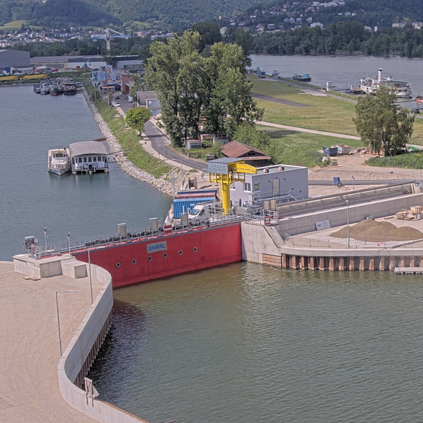 Hochwassertor im Linzer Handelshafen