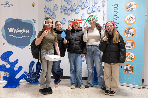 Schülerinnen der HBLA Lentia haben 2025 ihre Wasser-Fotobox zum Jugend Award Wasser eingereicht.