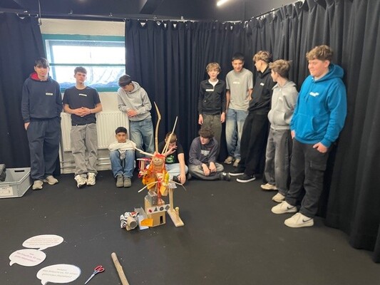 PTS Ottensheim bei der Challenge 4: Zukunftsmaschine bauen - Bausteine für morgen
