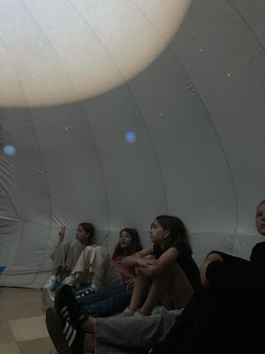 VS Resthof - Mobiles Planetarium (Quelle: VS Resthof) VS Resthof - Mobiles Planetarium