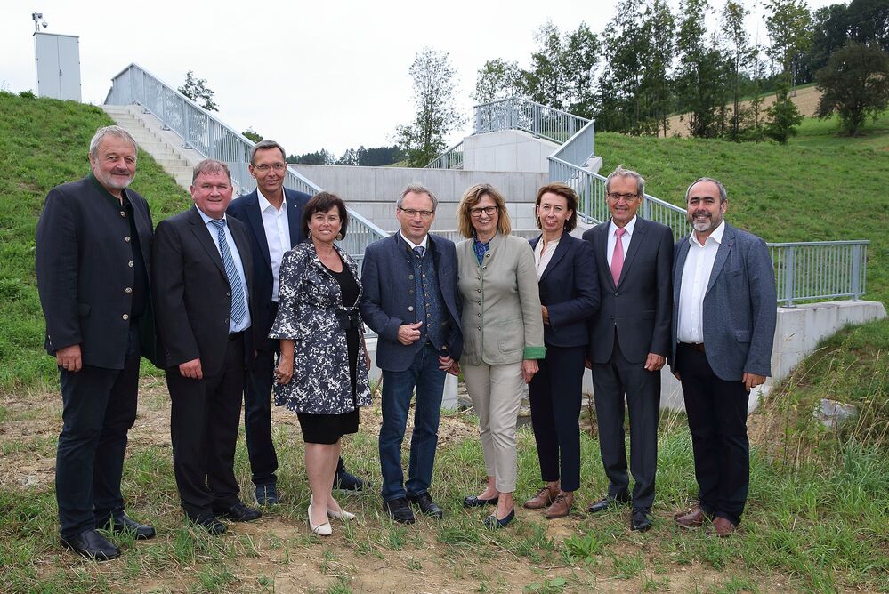 Ehrengäste bei der Eröffnung des Hochwasserschutzes Gebersdorferbach