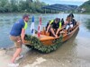 Arbeitsboot mit Personen