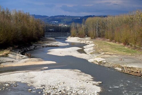 Fischwanderhilfe als naturnahes Umgehungsgerinne beim Donaukraftwerk Ottensheim-Wilhering (mit 14,2 km die längste Fischwanderhilfe Europas über das Innbach-Aschach-Gerinne). Fischwanderhilfe als naturnahes Umgehungsgerinne beim Donaukraftwerk Ottensheim-Wilhering (mit 14,2 km die längste Fischwanderhilfe Europas über das Innbach-Aschach-Gerinne).