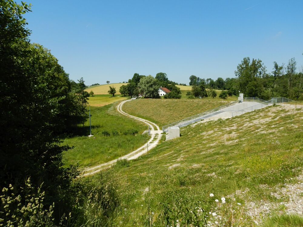 Hochwasserschutz Gebersdorferbach, Damm